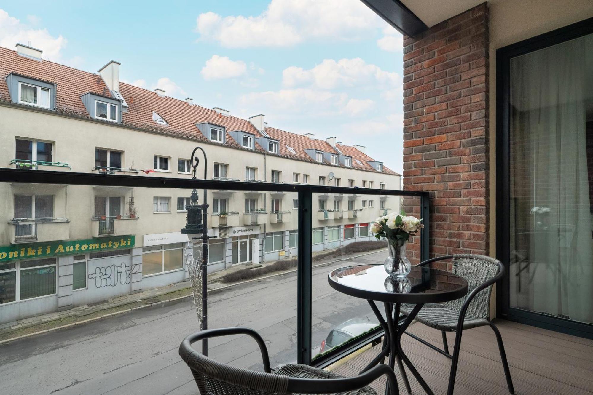 Apartment With Balcony And Free Parking In Poznan By Noclegi Renters Eksteriør billede